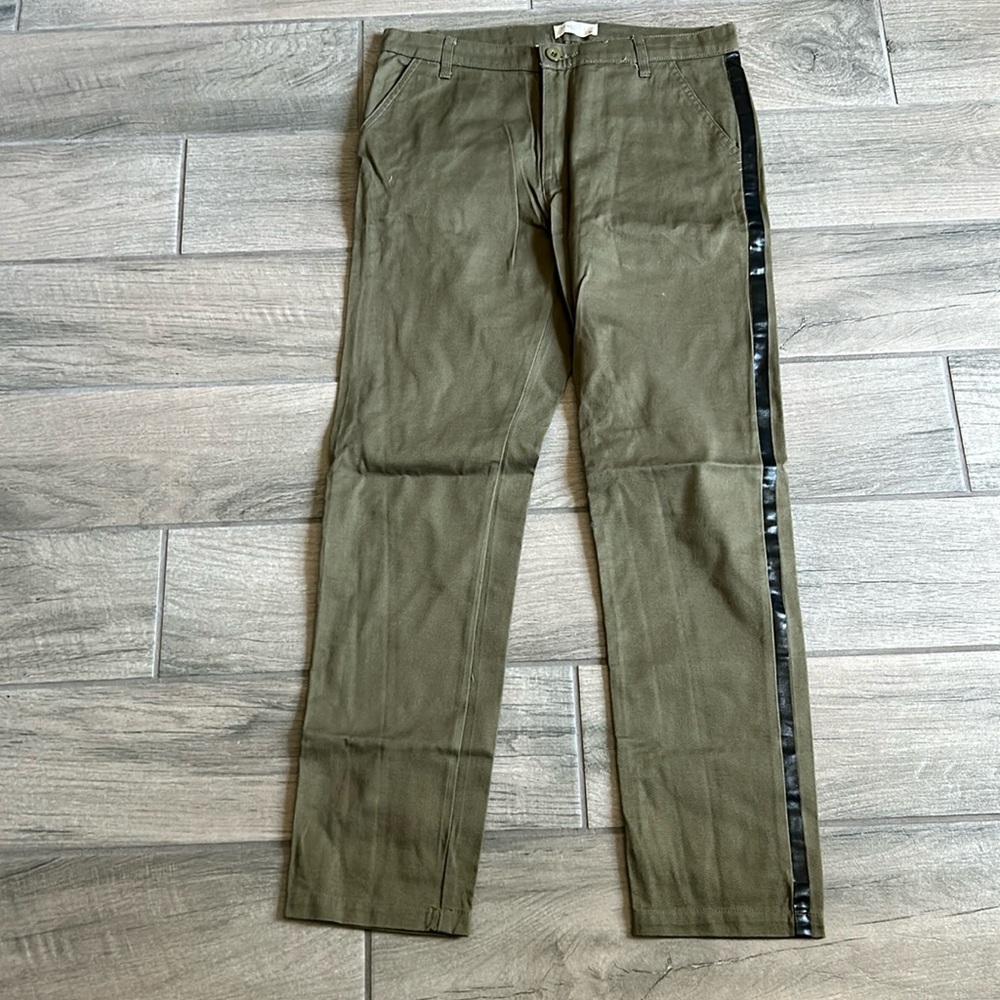 Bench green pants